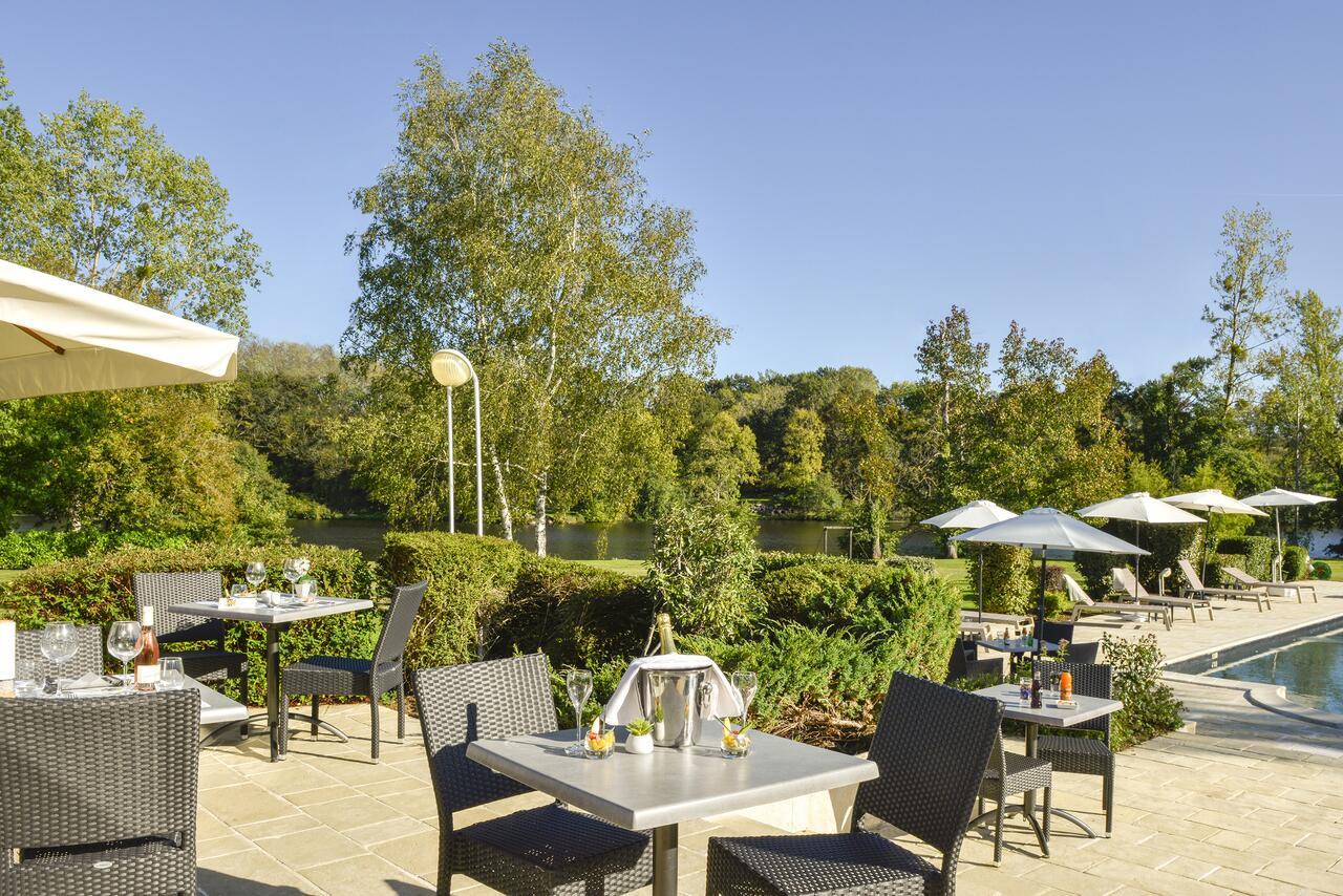 Logis Hotel Val De Vienne Le Vigeant Exterior photo