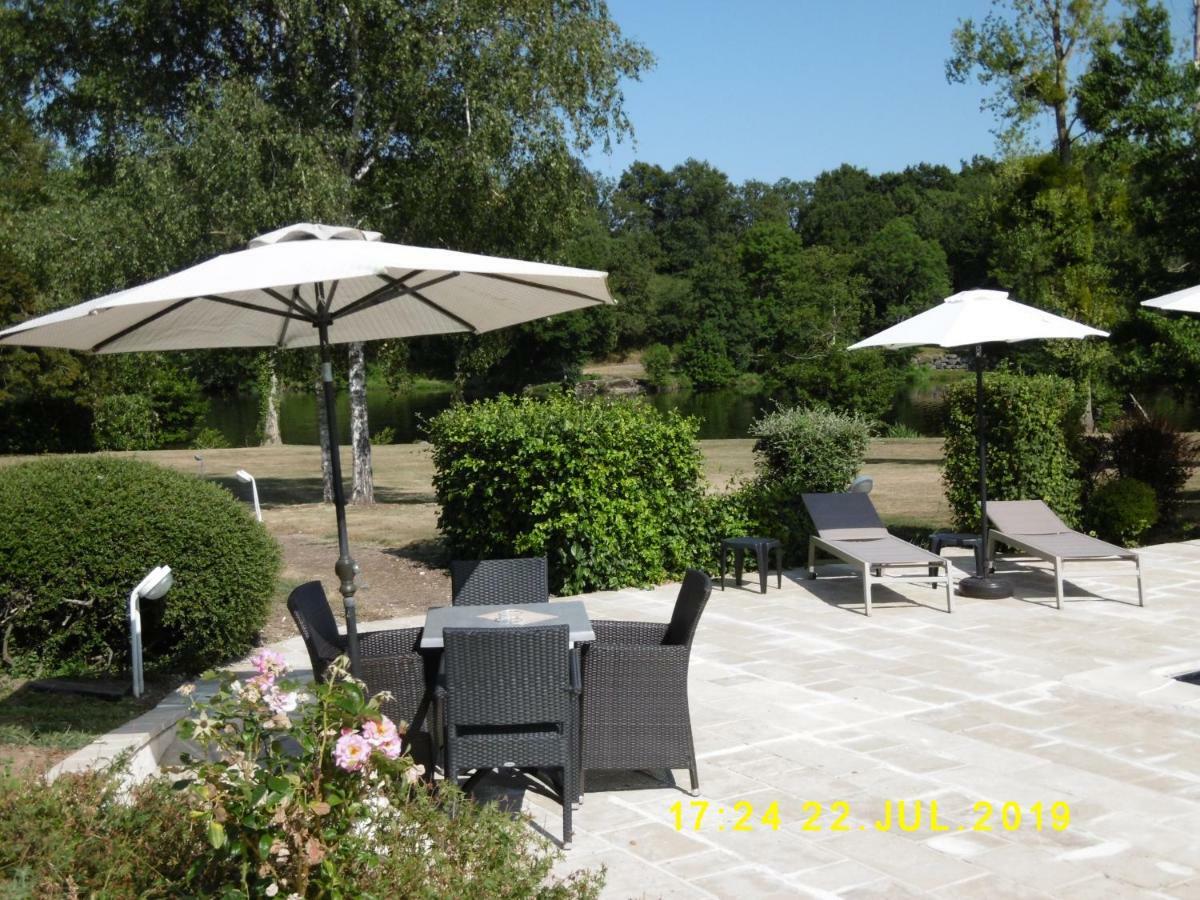 Logis Hotel Val De Vienne Le Vigeant Exterior photo