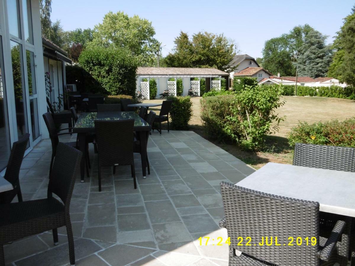 Logis Hotel Val De Vienne Le Vigeant Exterior photo